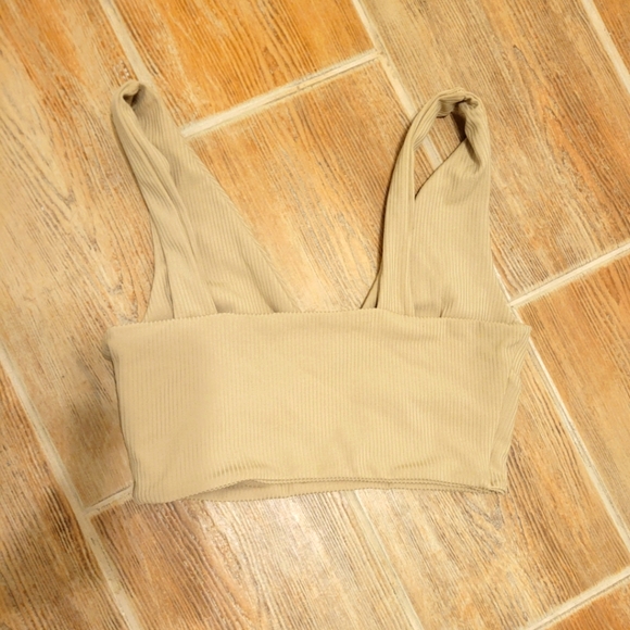 Crop top - Picture 2 of 3